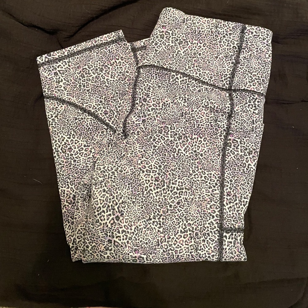 Cropped leopard workout leggings